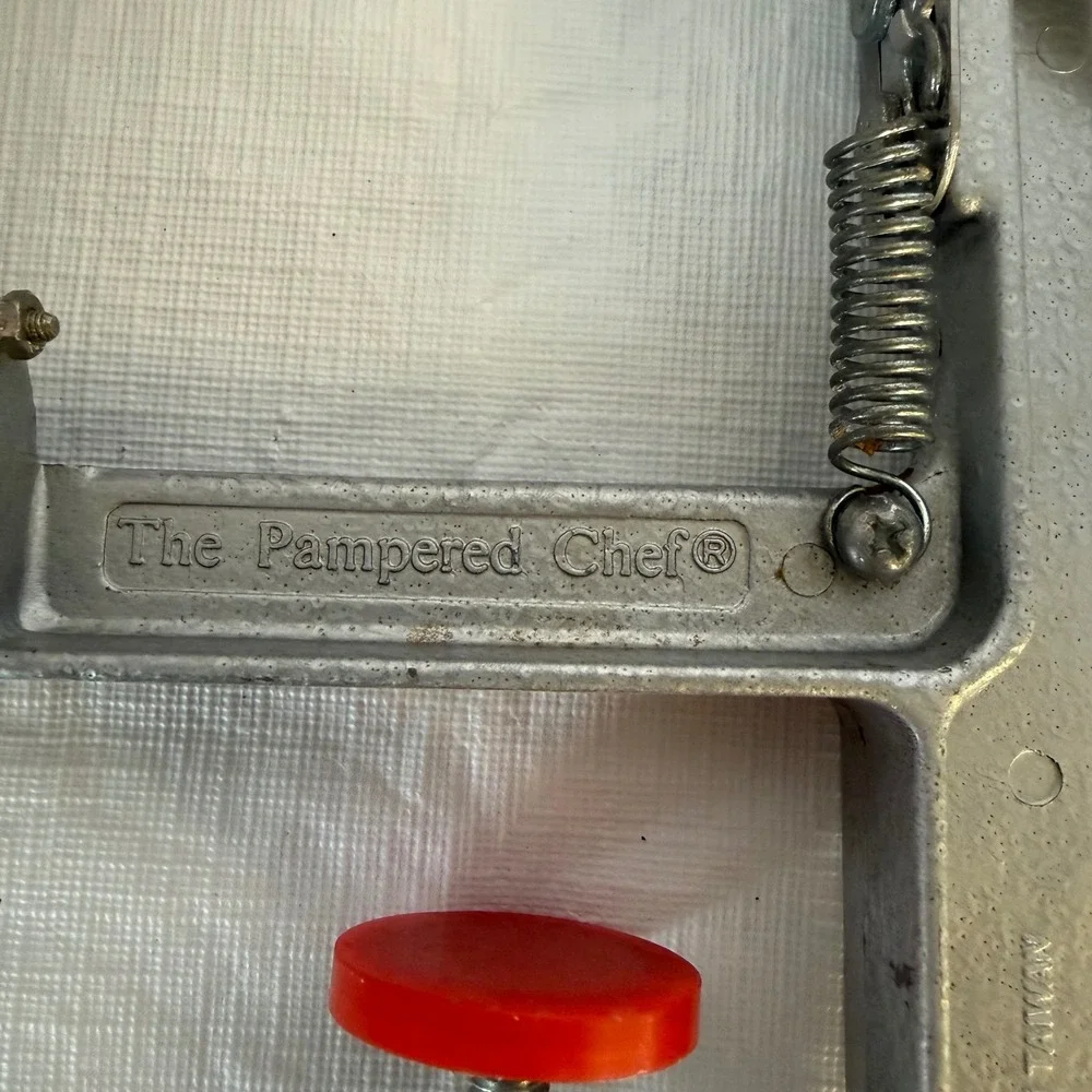 The Pampered Chef Apple Peeler Corer Slicer Silver Red Countertop Clamp 2430